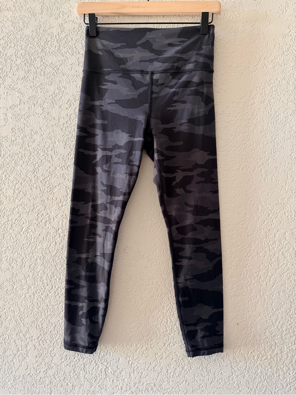 ATHLETA Elation Black Gray Camo 7/8 Tight Athletic Workout Leggings Womens Sz S